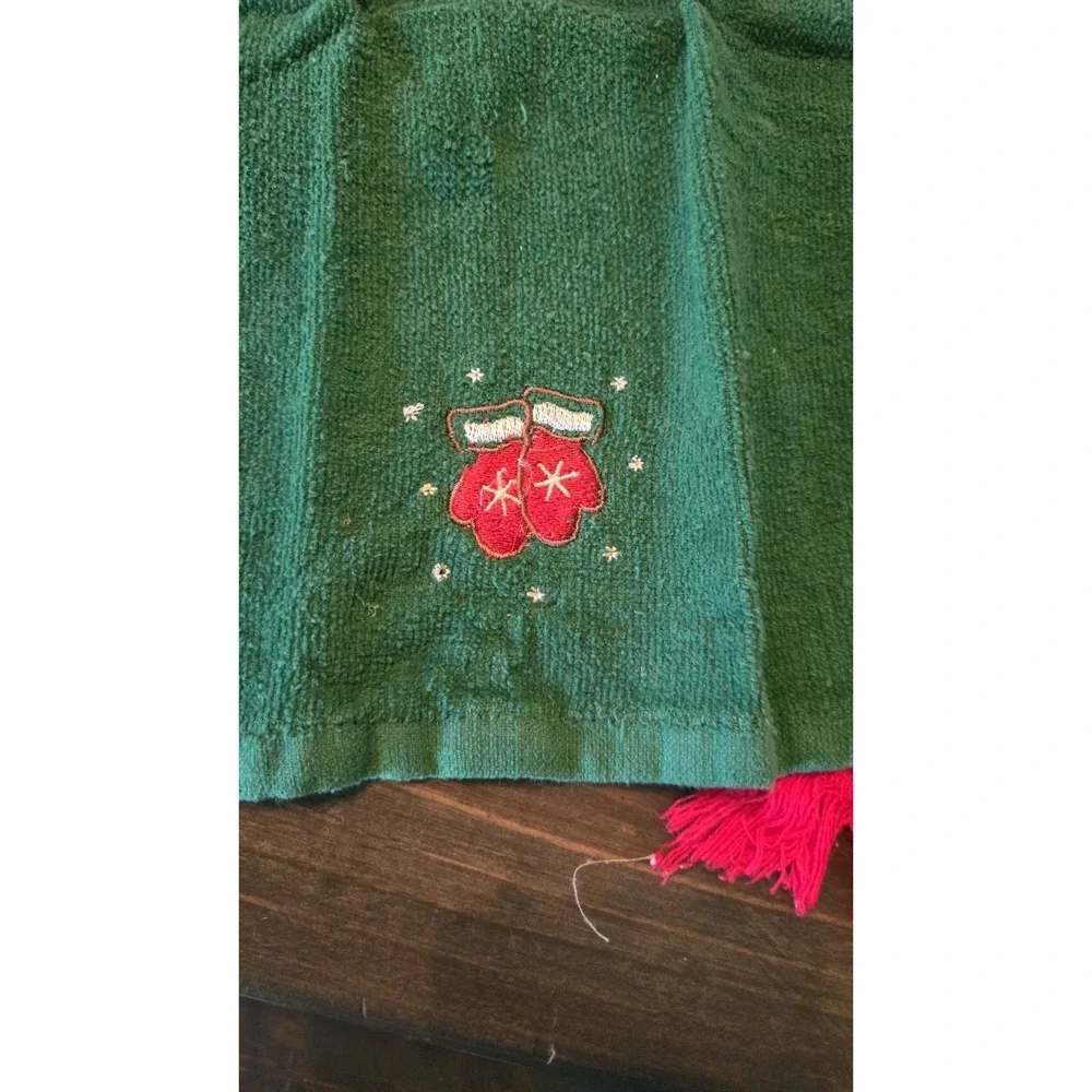 Bundle of Vintage Christmas Bath Hand‎ Towels and Kitchen Towels